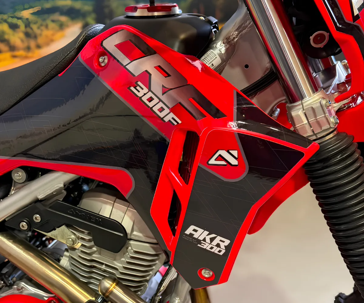 Kit Plástico AKR300 B - Laterais + Para-lamas Traseiro e Dianteiro - CRF 300F hover